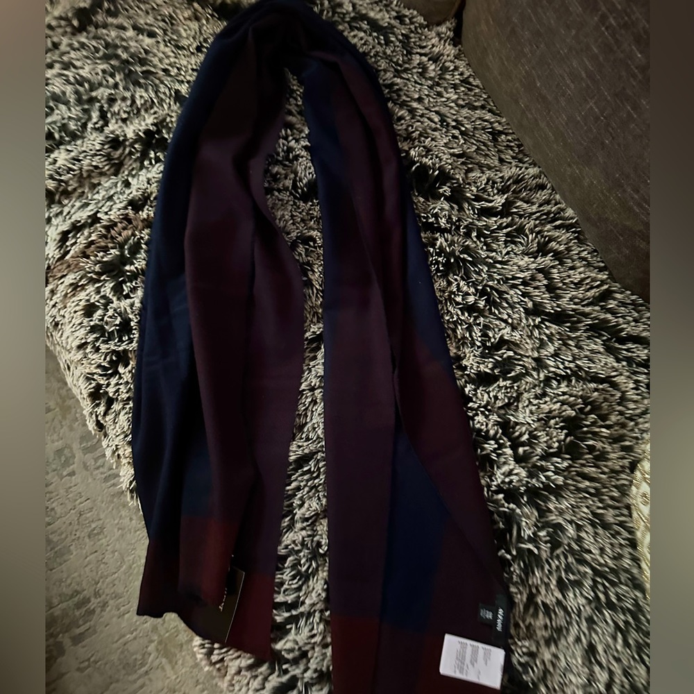 Nwt - Alfani Unisex beautiful long length scarf / wrap 70x22